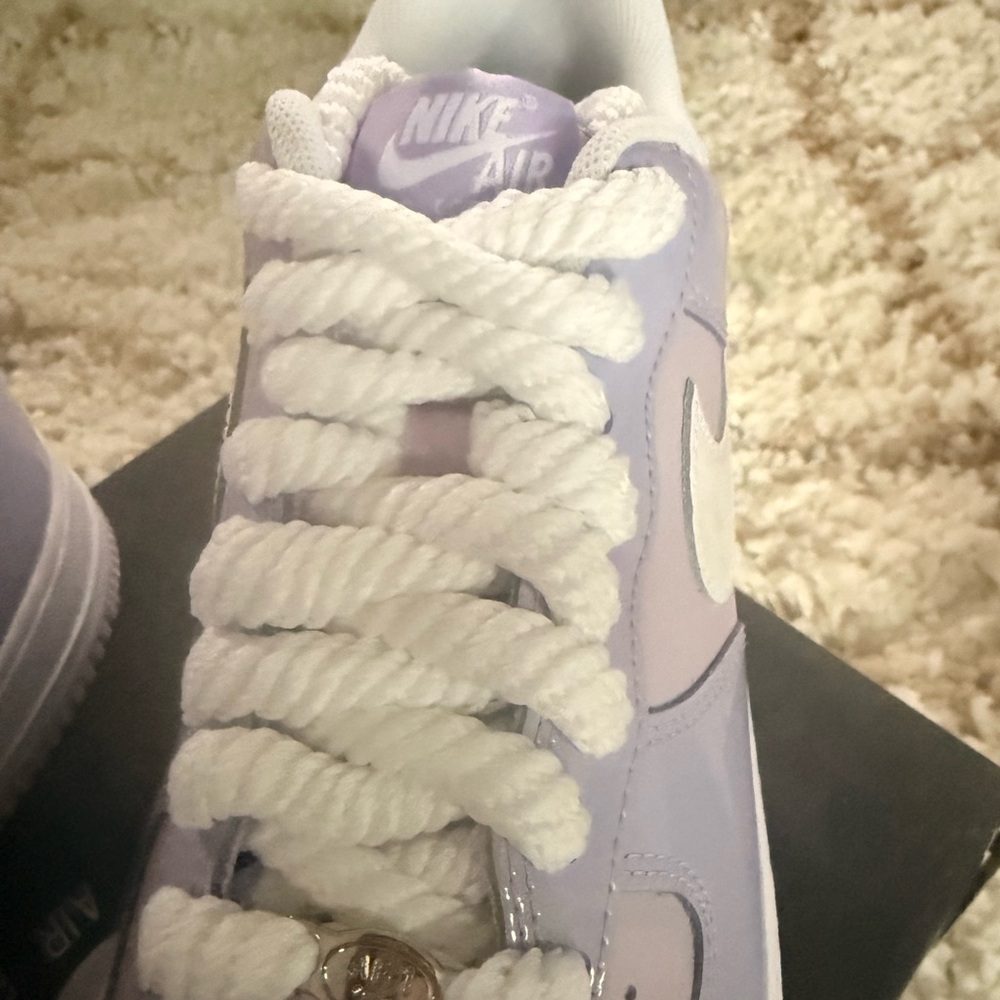 Nike Air Force 1 ‘07 LV8 Low in Hydrangeas Patent and White Women’s 10 NIB - Picture 9 of 13